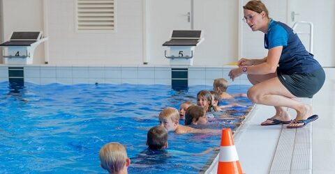 Gratis opleiding en baan als zweminstructeur