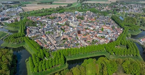 Gemeente drukt asielopvang door in zwembad zonder overleg